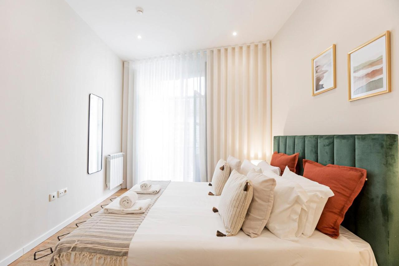 Brand New 4Br W/ 200Yrs Of History In Central Porto By Lovelystay Bagian luar foto